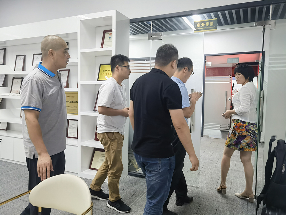 久信達歡迎添可智能看廠，為您帶來環(huán)保包裝解決方案(圖2)